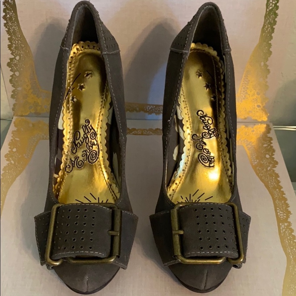 Naughty Monkey high heels size 6
